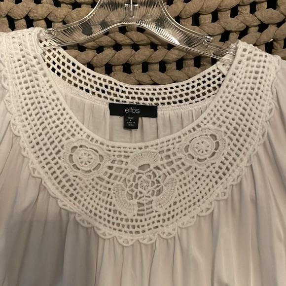 Women’s blouse - Picture 2 of 3